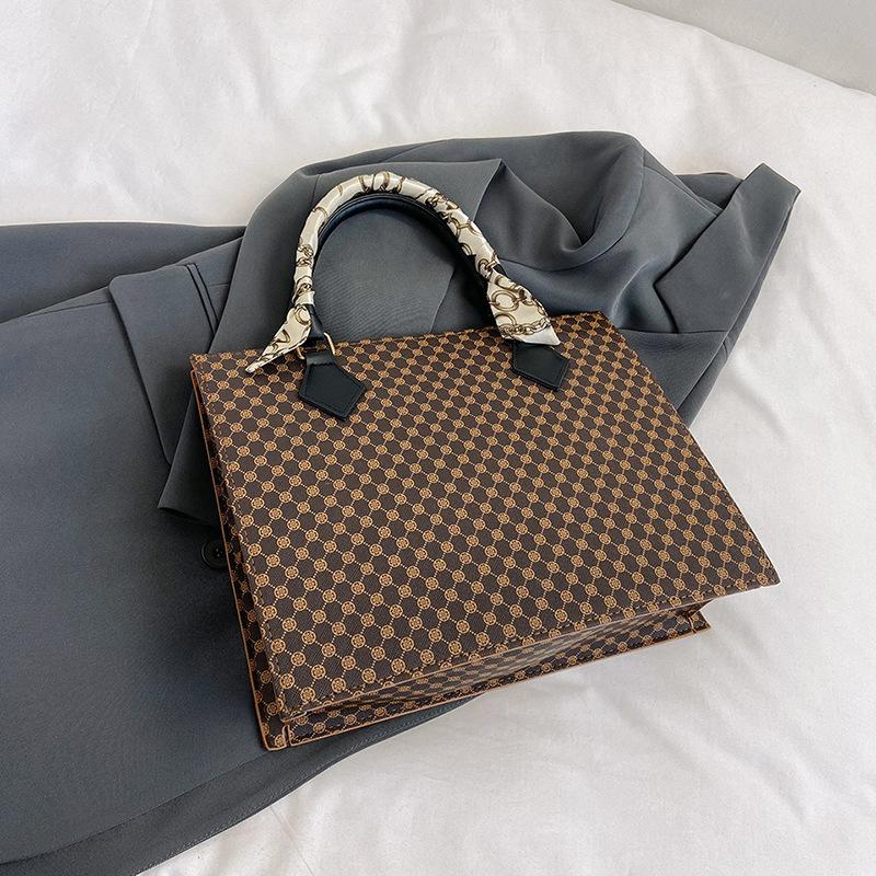 

Popular tote bag casual commuter handbag autumn new shoulder bag fashionable simple messenger bag чёрный