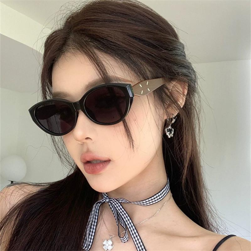 2025 High-End Cat-Eye Sunglasses with Wood Grain Temples, Anti-UV Protection for Women & Men