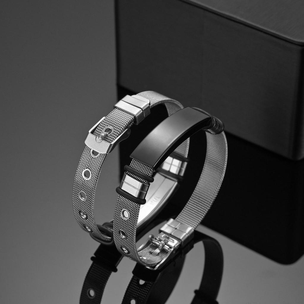 Bracelet en acier titane pour homme: Conception polyvalente, simple et personnalisée