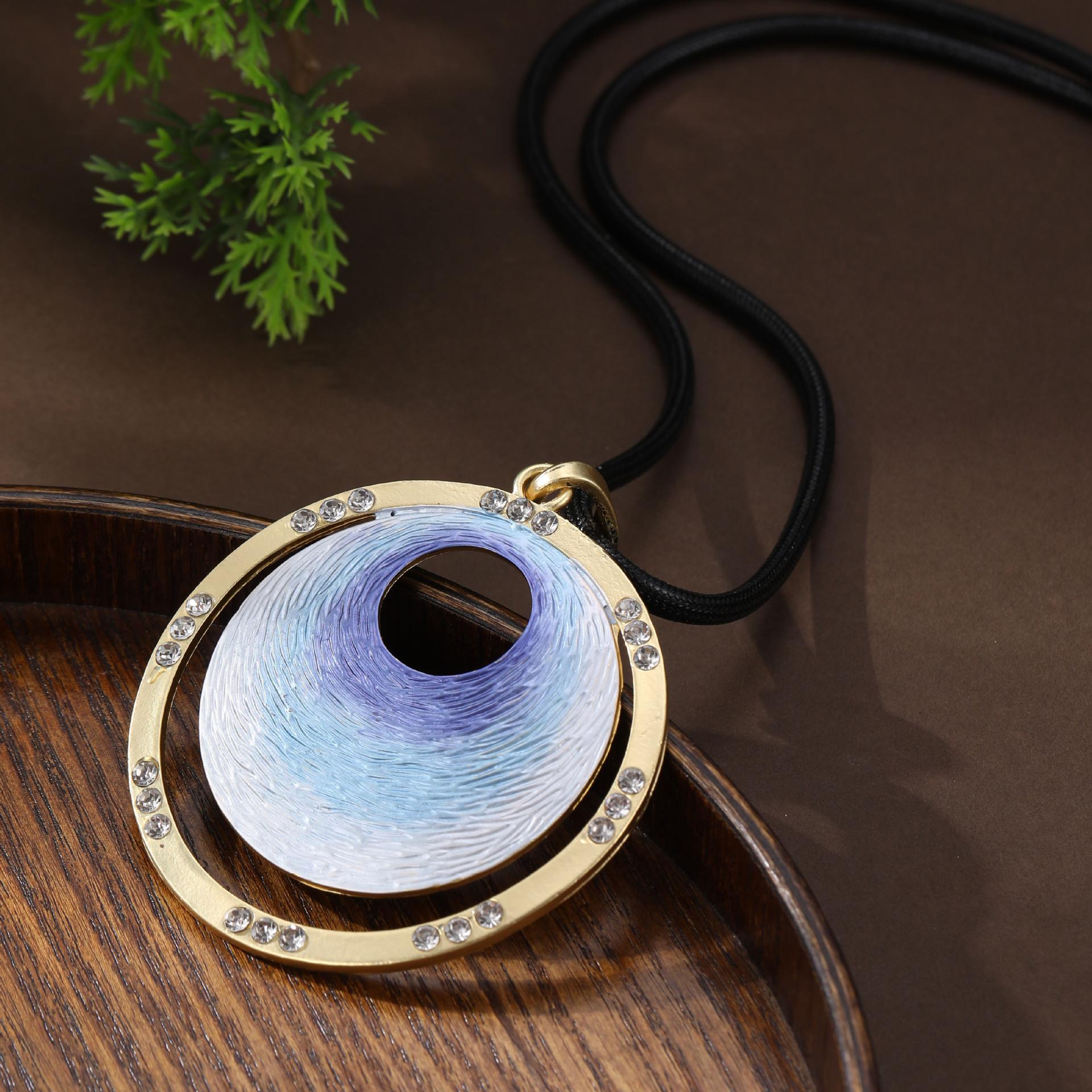 

Новое эмалевое круглое колье-подвеска с кожаным шнурком с плавным переходом цвета, женское простое модное кольцо с высоким чувством, длинное колье