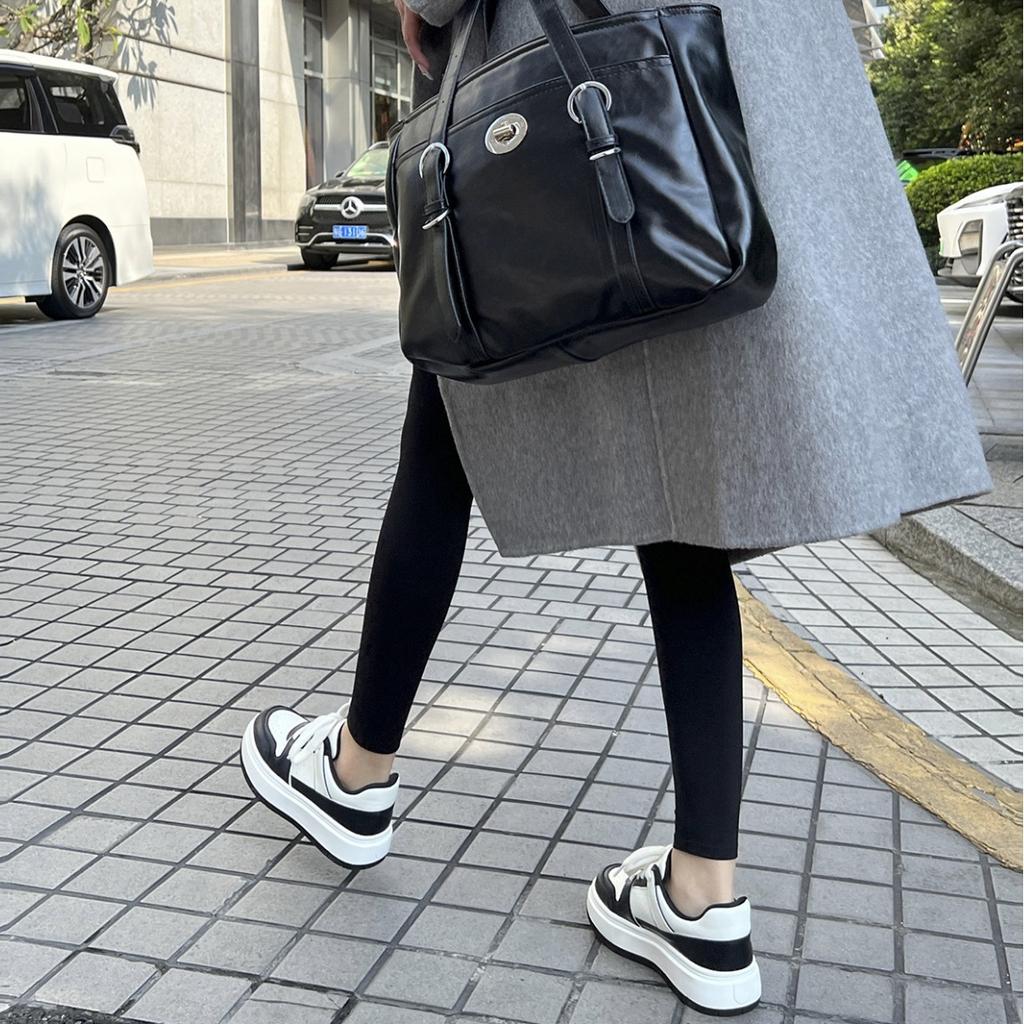 Inside and outside leather niche thick-soled heightening little white shoes women's autumn 2025 new versatile casual sports shoes board shoes