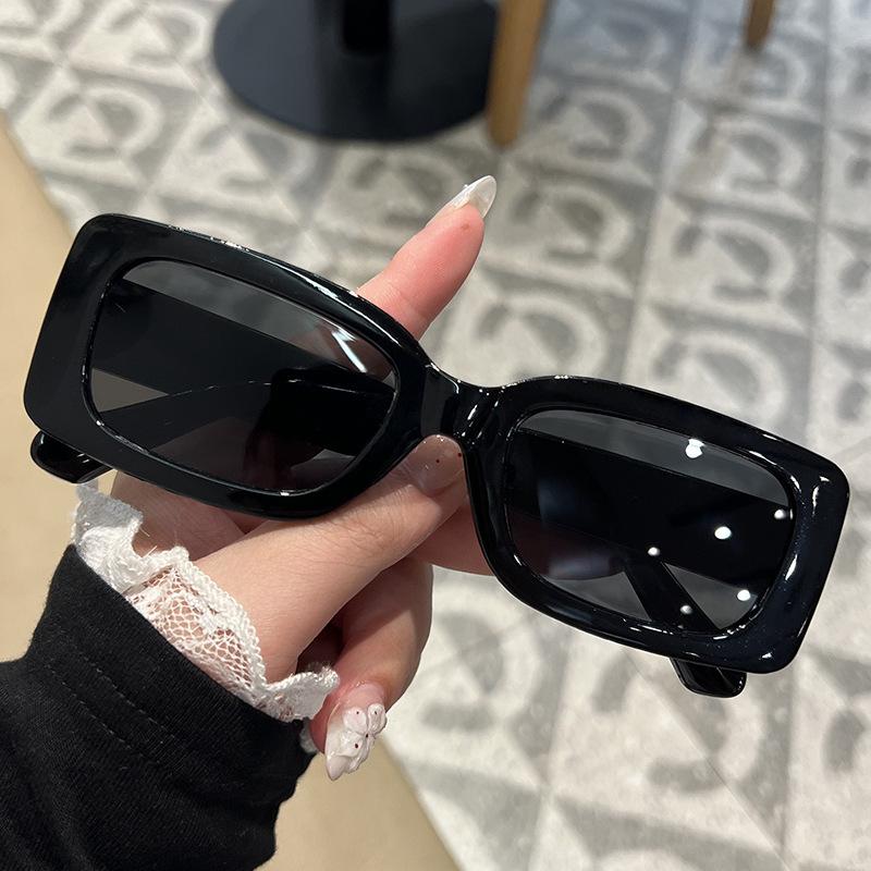 Vintage Square Sunglasses Rectangle Fashion Popular Women Men Shades Small Sun Glasses For Female Male Summer Traveling