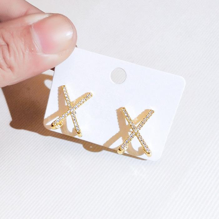 Frische Diamantbesetzte Buchstabe X Stecker-Ohrringe Trendige Einfache Temperamentvolle High-End-Ohrringe Leichte Luxus-Ohrringe
