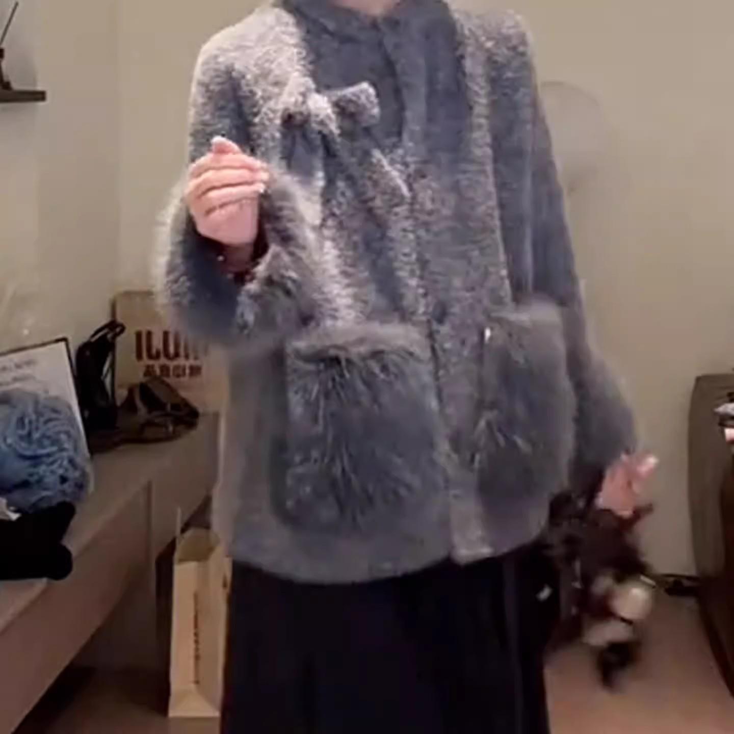 

Elegant Women s French-Style Grey Fur Jacket for Autumn and Winter One Size (85-135 kg) сірий