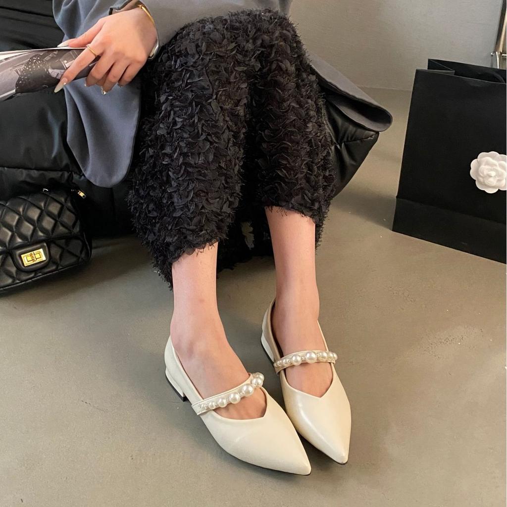 French Mary Jane shoes women's shoes spring and summer 2025 new pearl word with pointed head with skirt shallow mouth single shoes