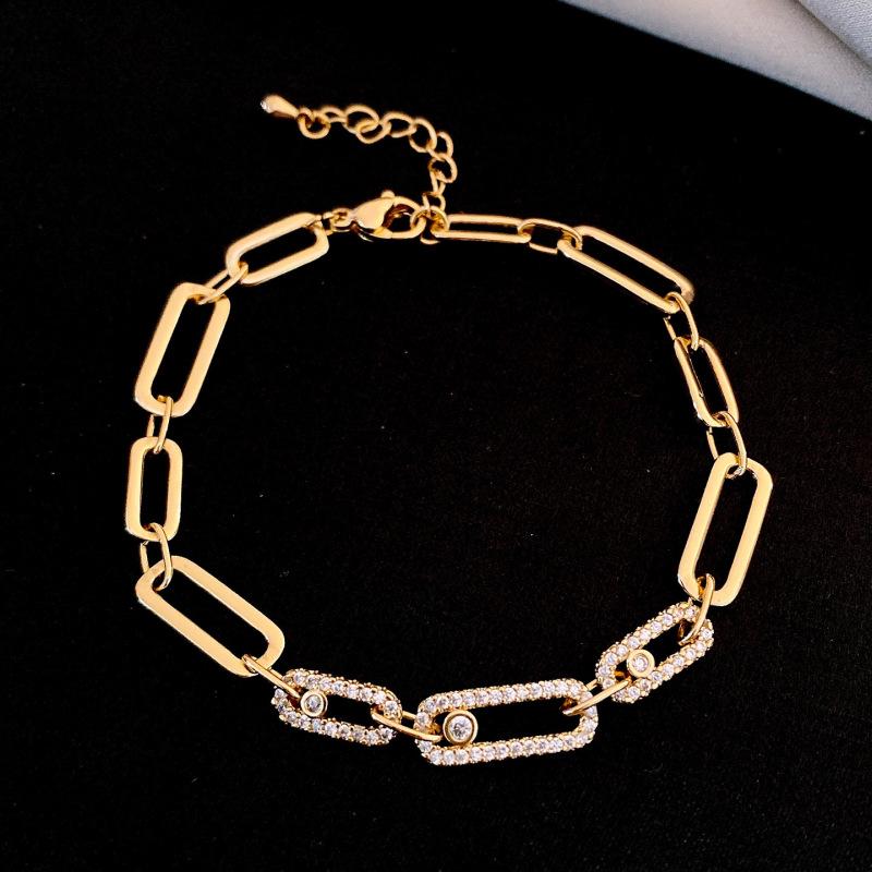 Gold-Plated Zircon Heart Bracelet: Exquisite, Versatile High-End Fashion Jewelry.