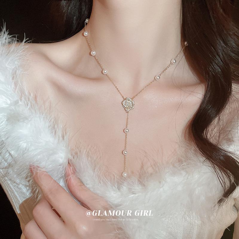 Collana a Clavicola con Nappa di Perle e Farfalla in Stile Coreano