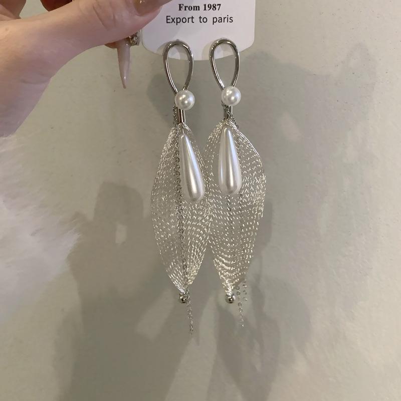 

Silver Needle Grid Pearl Water Drop Earrings European and American Fashion Niche Versatile Earrings Light Luxury High-end Earrings Women