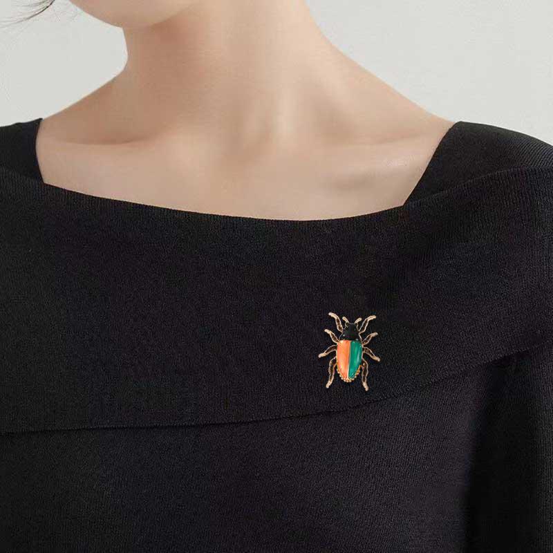 Fashion Delicate Cockroach Insect Brooch Alloy Imitation Enamel Oil Dripping Beetle Corsage Coat Jacket Pin