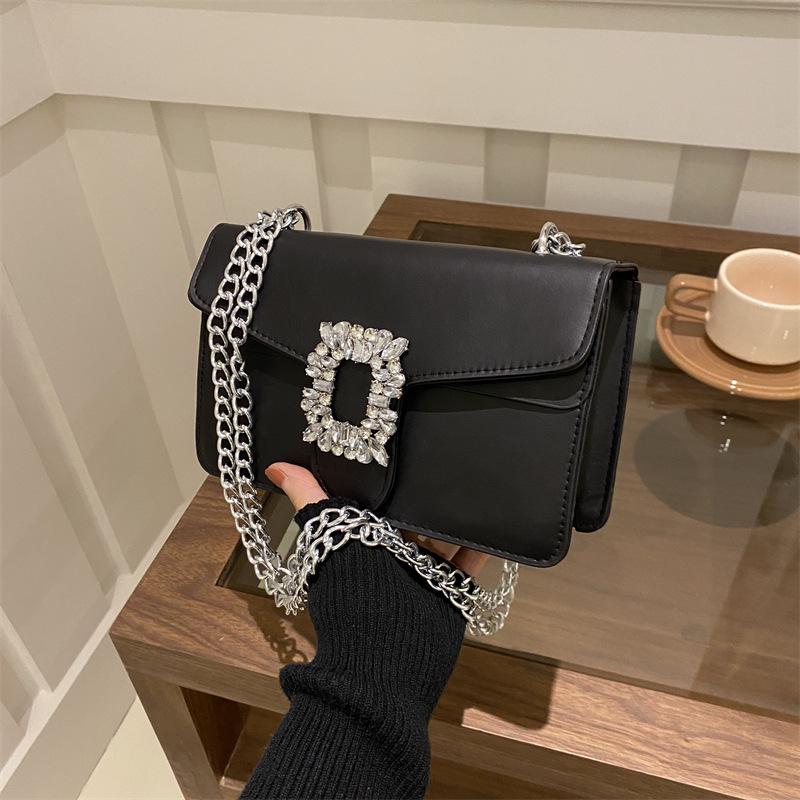 

Женская мода 2025 года: Сумка-мессенджер в стиле вестерн с цепочкой и замком Diamond Lock чёрный