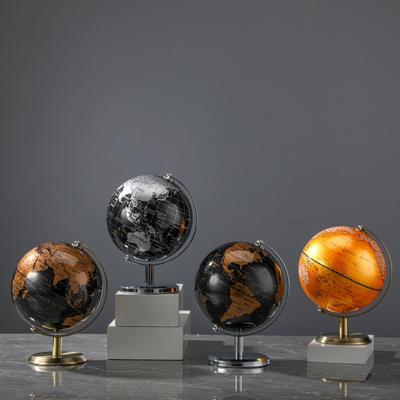 Mobile Bar Mini Globo con Ornamenti Inglesi: Pezzo Decorativo per Casa e Ufficio
