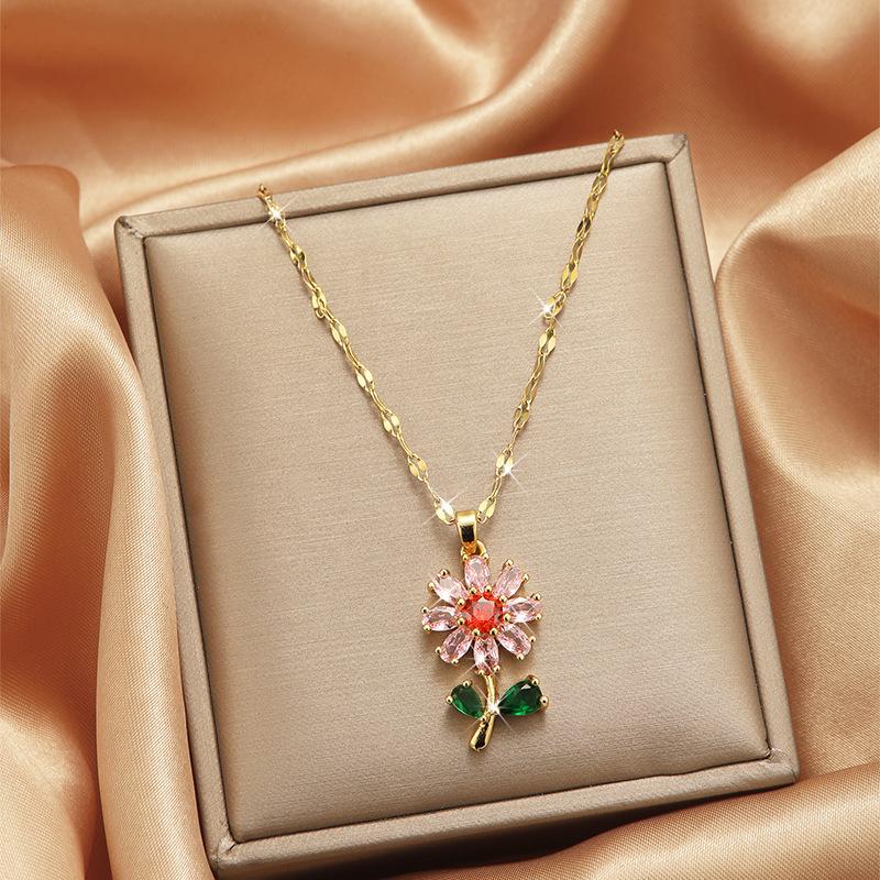Copper micro-inlaid zircon explosions green leaf sunflower pendant necklace temperament light luxury niche design sense pendant.