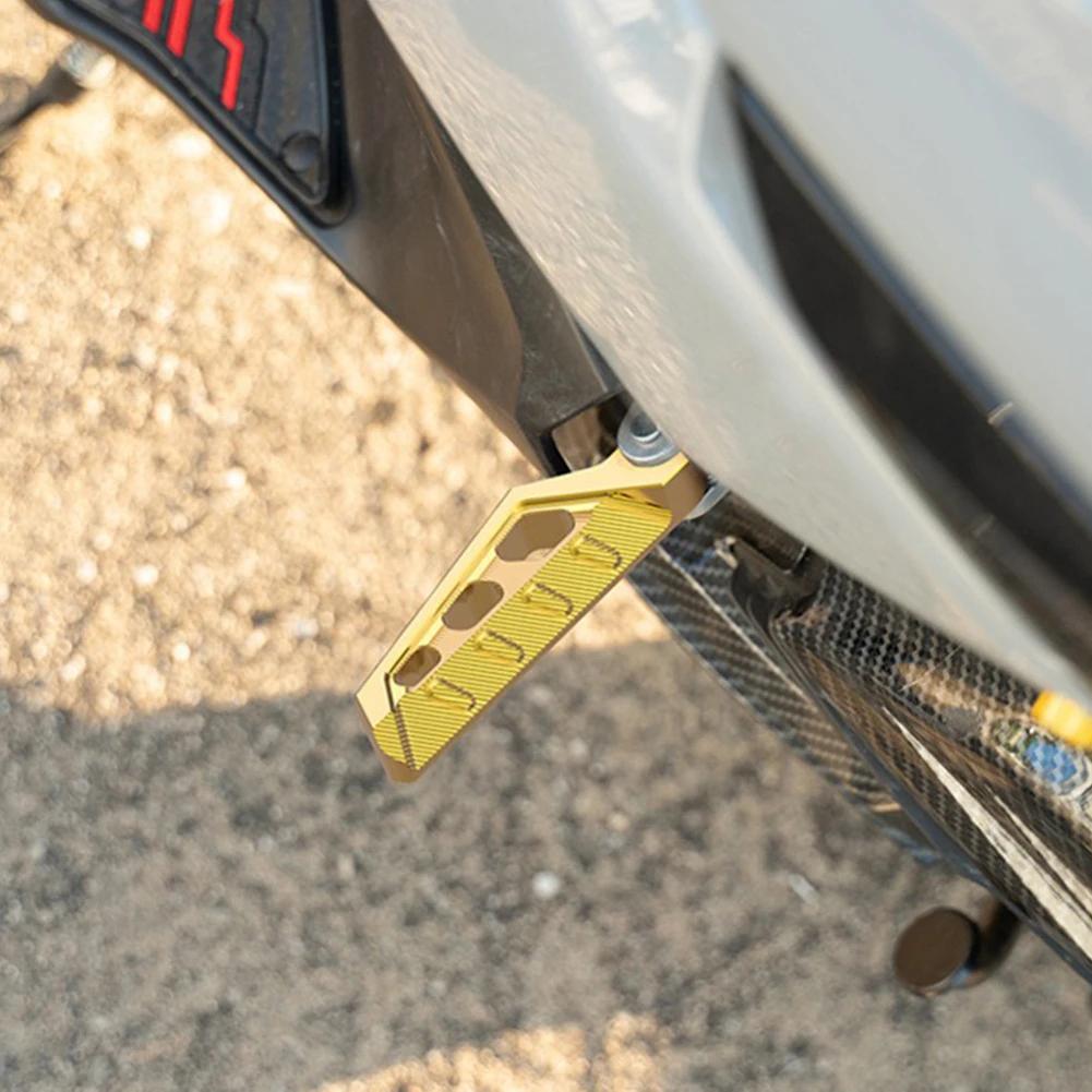 1Pair Motorcycle Aluminum Footrests Rear Foot Pegs Rear Pedals Accessories For NMAX155/XMAX300/NVX155/AERO R1/R3/MTO3