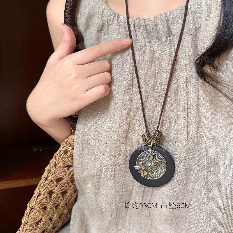 Bohemian wood beads beaded hollow round pendant necklace light luxury high-end sweater chain niche necklace accessories