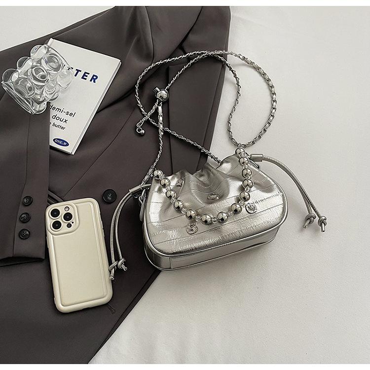 Niche design chain bag women's 2025 new high-end fashion shoulder messenger bag pleated bucket cloud bag