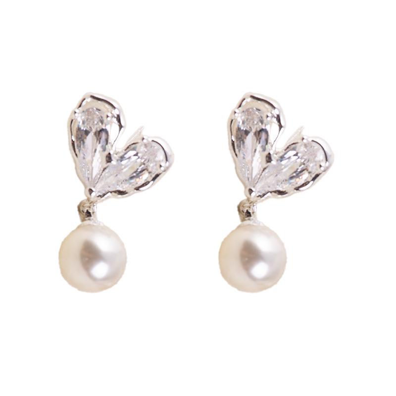 Zirconium Heart Pearl Earrings with Unique Design – Shijiaao Mosquito Coil, No-Pierce Style, High-End White Finish.