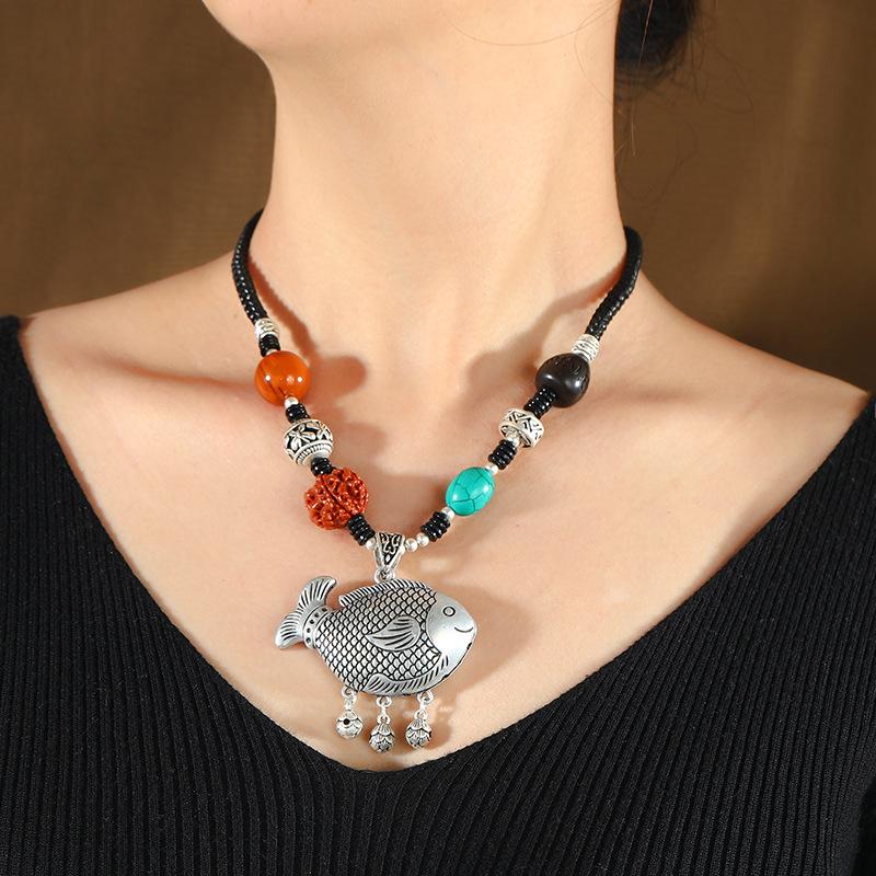 Retro imitation silver jewelry short collarbone chain women's Tibetan silver beeswax necklace sweater chain cotton and linen accessories pendant