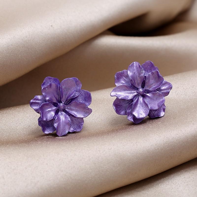 Spring Camellia Flower Earrings for Women, Vintage Style Gold Plated Stud Earrings, Fashion Jewelry Gift фиолетовый