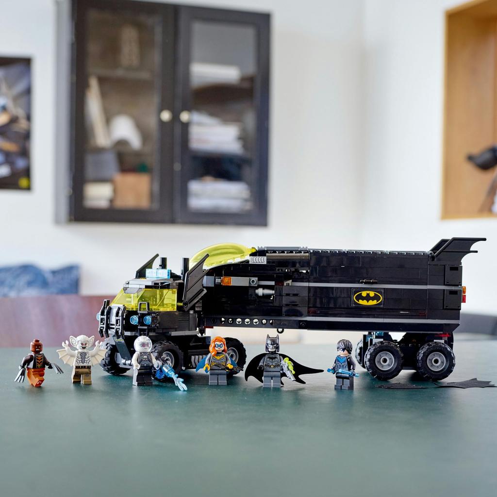 LEGO Super Heroes Batman Mobile Base Trailer 76160