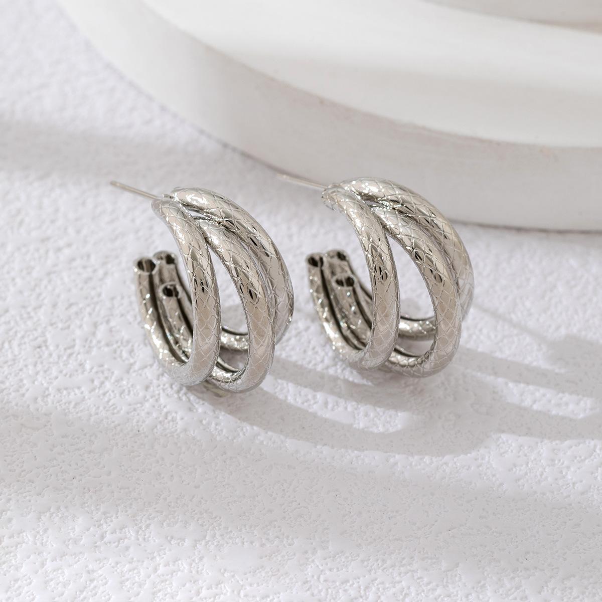 

Fashion Exquisite Gold Color Geometric Three-layer Hollow Tube C-shaped Stud Earrings for Women Personality Simple Zircon Gifts медный