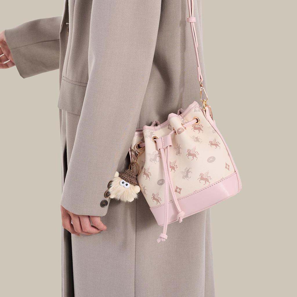 Spring/Summer 2026 Versatile Women's Bucket Handbags - High-End Single Shoulder Crossbody