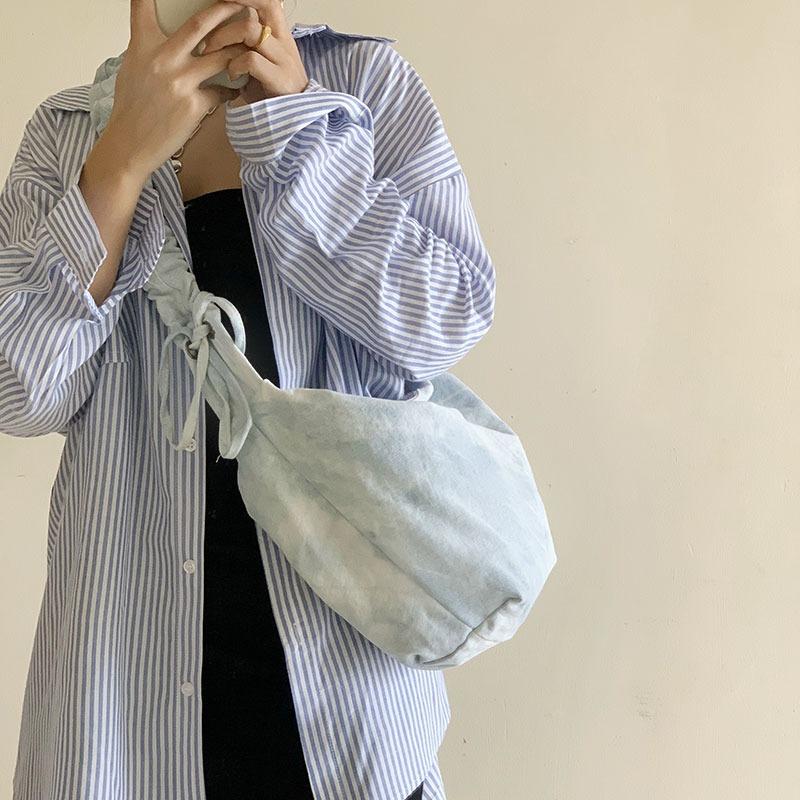 

Canvas Large Bag for Women 2025 New Trendy Large Capacity Casual Shoulder Crossbody Bag Versatile Pleated Strap Tote Bag небо синє кольору