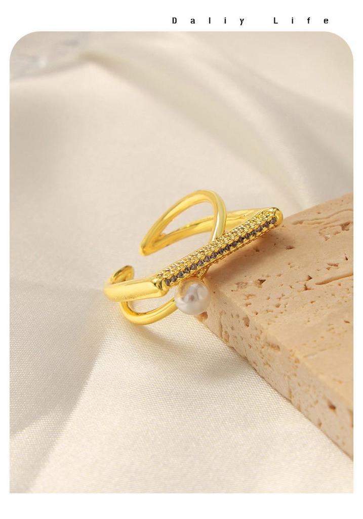 European & American Luxury Women's Ring with Zircon, Pearl, and Gold-Plated Copper Design.
