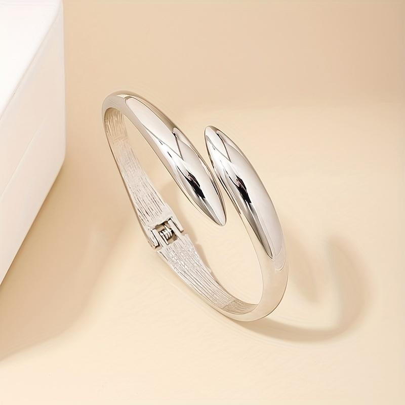 

Крутой и стильный минималистичный браслет для женщин серебряный