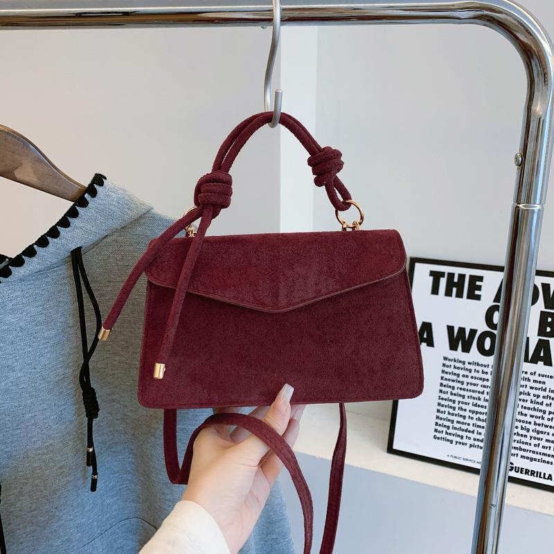 

Internet celebrity fashion simple personality small bag women 2025 autumn and winter new matte versatile ins shoulder messenger bag small бордовый
