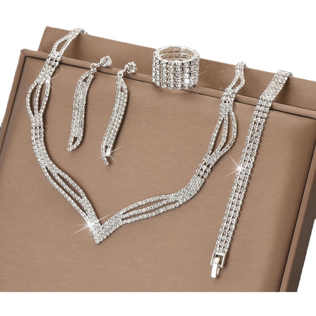 Conjunto de colar de joias de noiva com três correntes de garras de strass