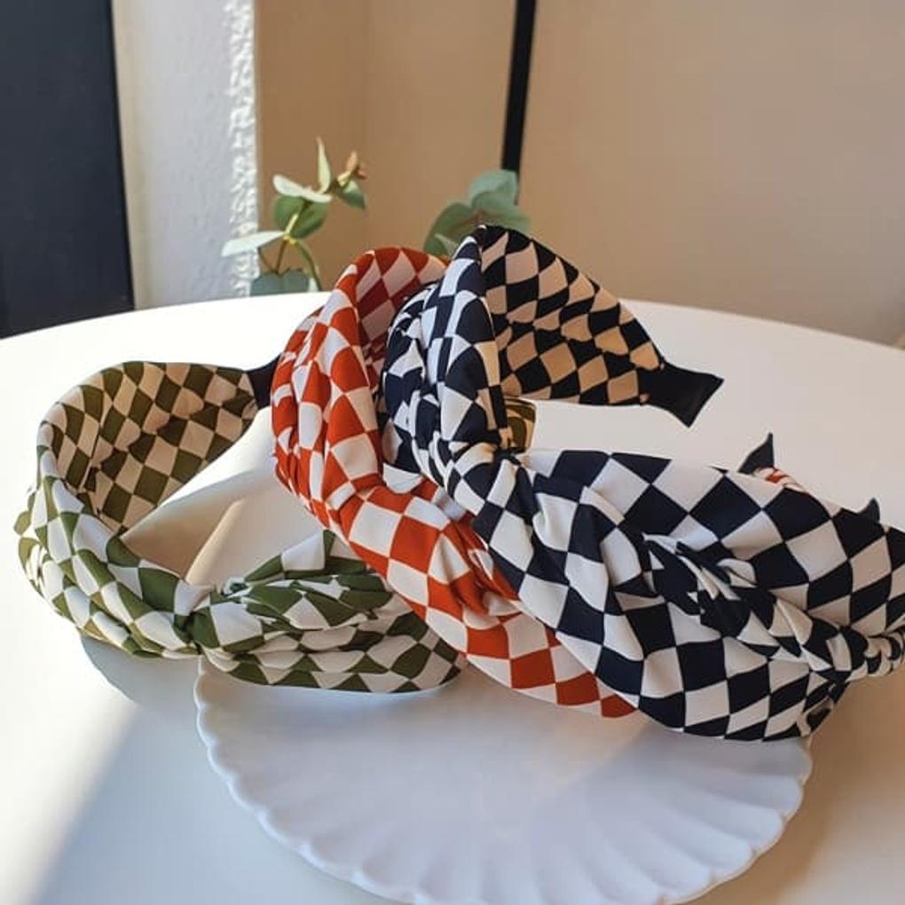 

Женская бандана ручной работы в клетку с закруткой olive