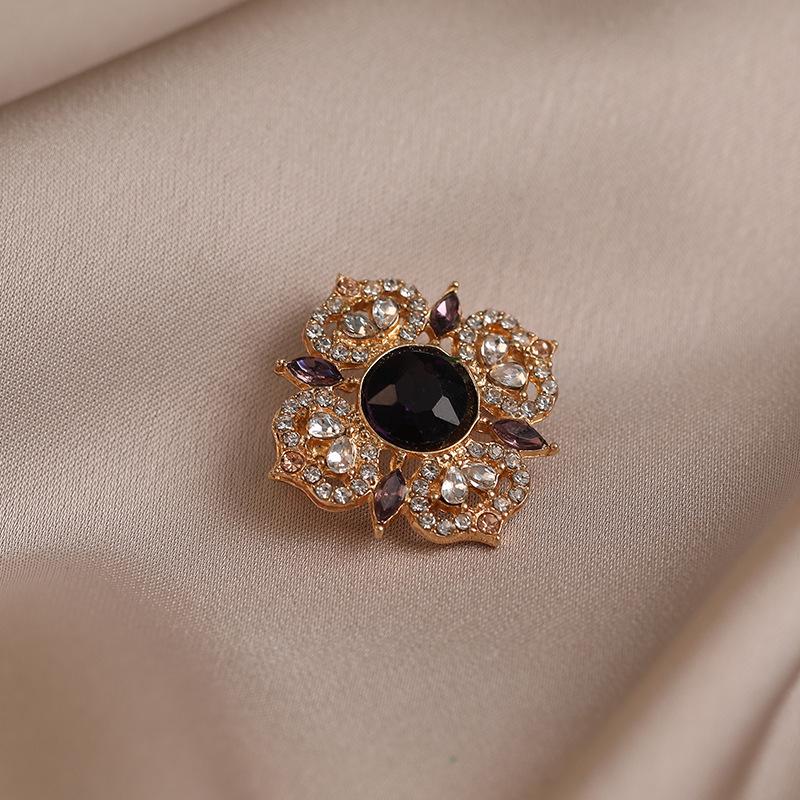 Elegant Butterfly Brooch: Luxurious Suit Accessory & Stylish Corsage for Women