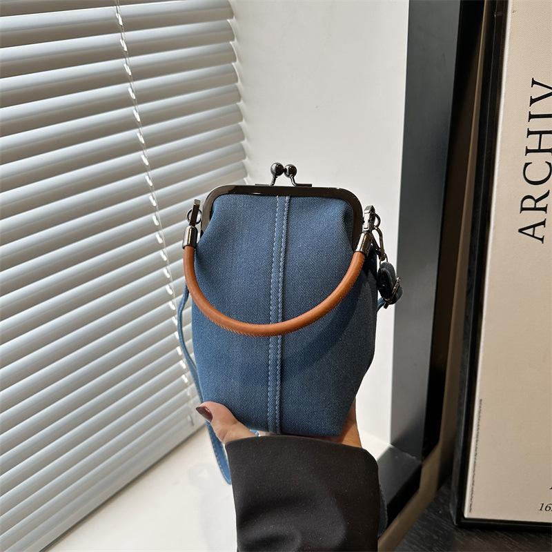 Niche design vertical mobile phone storage bag casual versatile portable shoulder messenger bag fresh summer bag