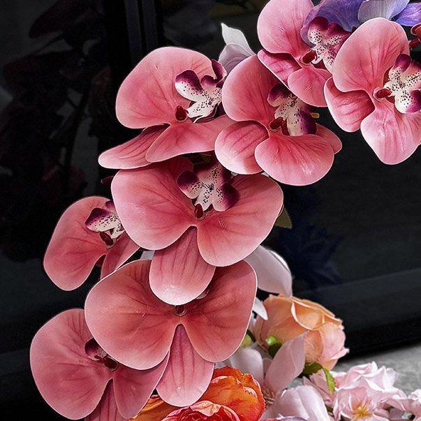 

Chinese Wedding Flower Decorations: Elegant Artificial Flowers & Tin Box Shoe Rack for Pre-Wedding Ornaments.