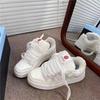 2025 New Niche Retro Skateboard Shoes Ins Trendy New Chinese Street Shooting High Value Sports and Leisure White Shoes Women
