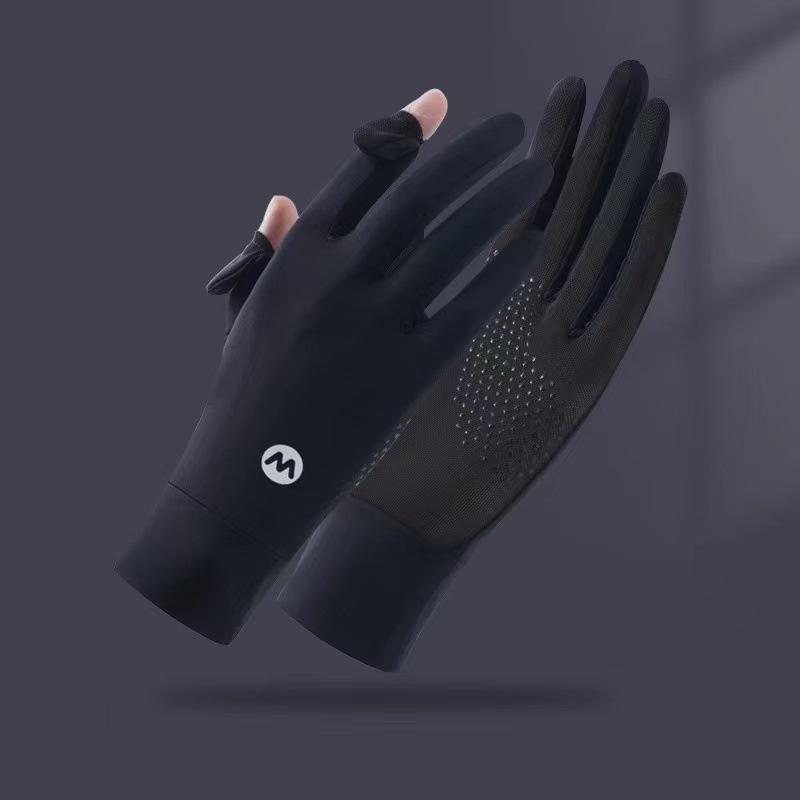 Sunscreen gloves protect against UV rays in summer