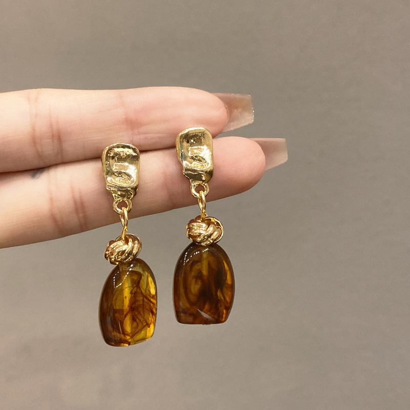 Maillard Geometric Butterfly Coffee Earrings For Women  Vintage Studs Personality Drop Earrings Luxury Designer Jewelry