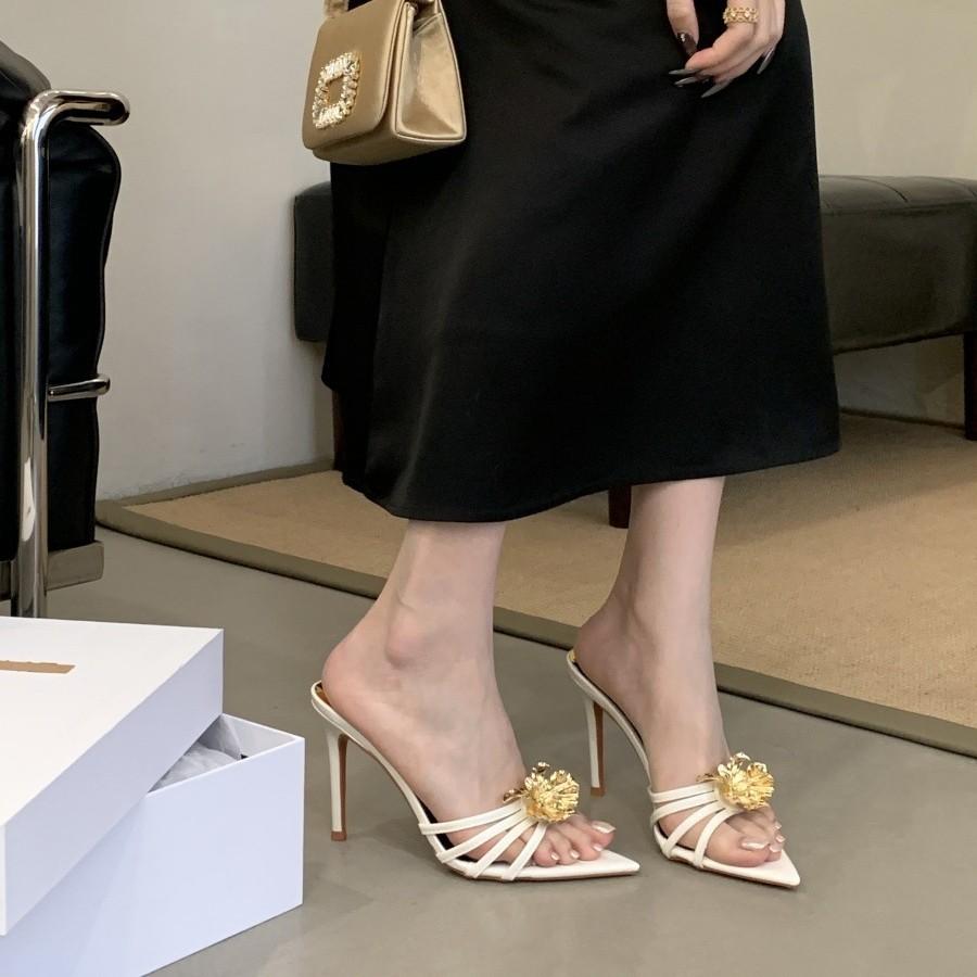 Celebrity one-word sandals 2025 summer new metal flower sexy open-toed high-heeled slippers