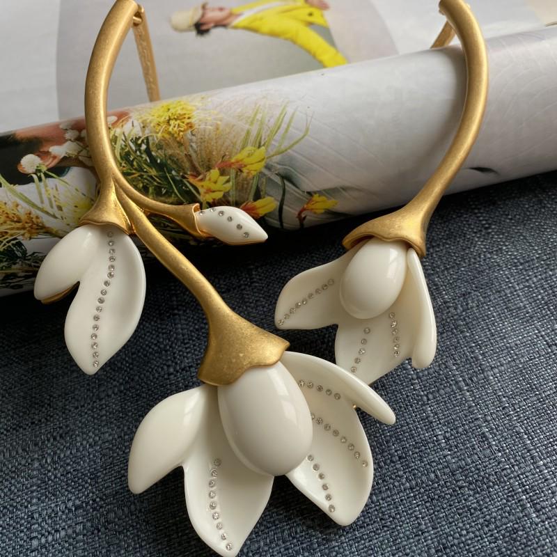 European-American Style Gold-Plated Magnolia Flower Jewelry Set: Elegant Necklace & Earrings for Women