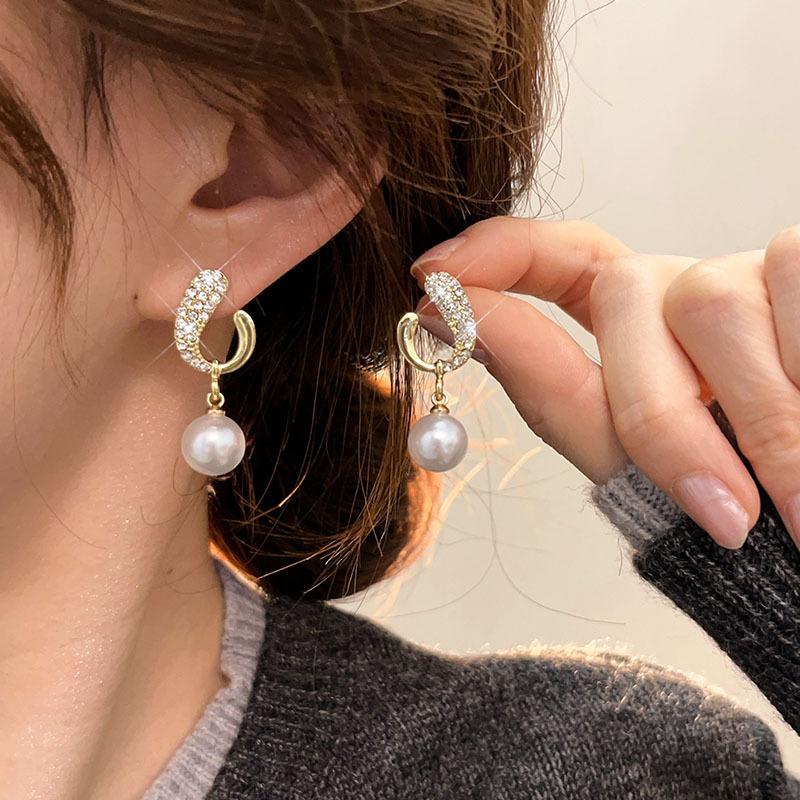 Elegant Pearl Stud Earrings for Women , Simple Chic Design , Light Alloy Ear Jewelry