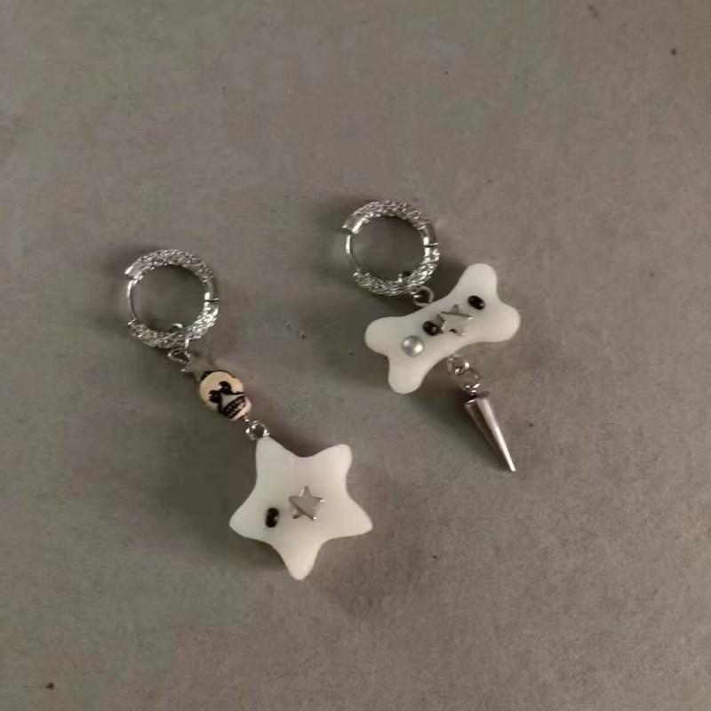 Retro Beaded Asymmetrical Small Fish Flower Ear Buckle Design Sense Temperament Niche Simple Unique Ear Buckle Women