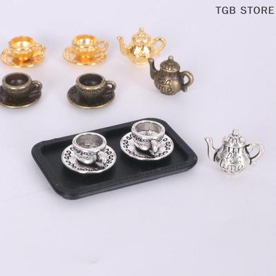 בובות וצעצועי פרווה – בתי בובות ואביזרים