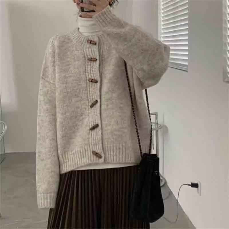Simple Solid Color Retro Horn Buckle Design Sense Knitted Cardigan Women's Age-reducing Round Neck New Cardigan Jacket Women