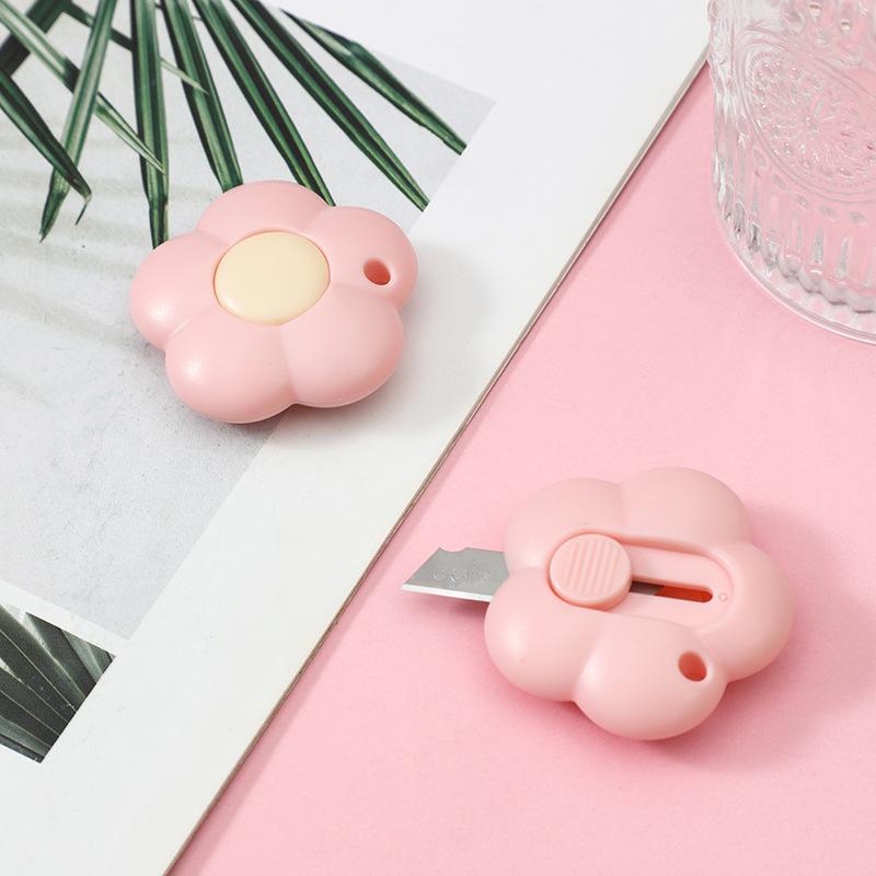 

Міні-креативна форма квітки Практичний художній ніж Офісне канцелярське приладдя Мультяшний ніж Шкільне приладдя рожевий