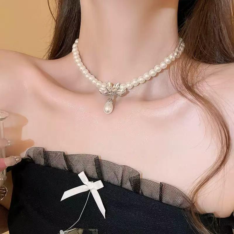 Glänzende Diamant-Schmetterling-Perlenkette: Damen Retro Würziges Mädchen Luxus Schlüsselbein Kette