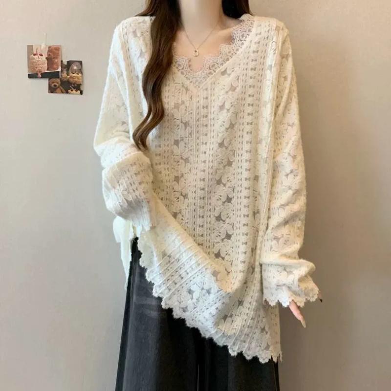 Spring Korean Style Age Reducing Versatile Hollow Out Long Sleeved Top, Loose and Slimming Lace Patchwork T-shirt for Women