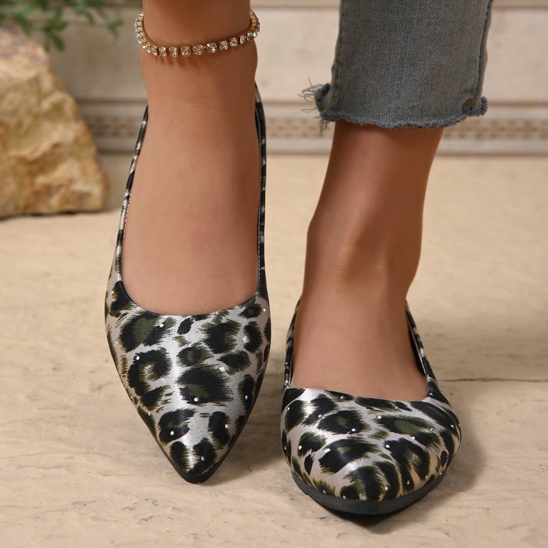 Women's Wide Width Leopard Print Pointed Toe Flats - Low-Cut Slip-On Loafers for Spring, Casual Fashion Shoes