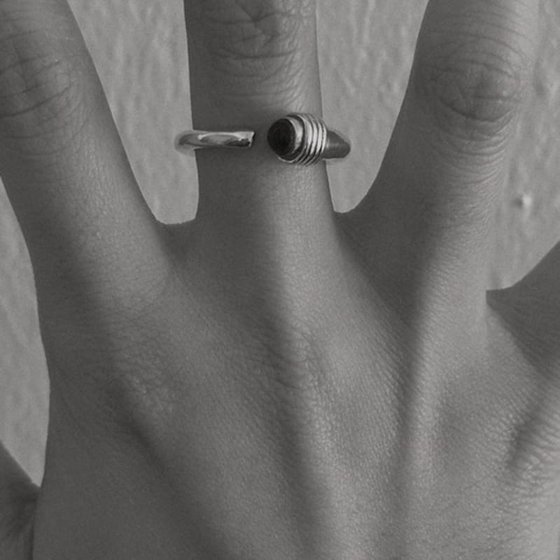 ANDEZVOUS HORN RING