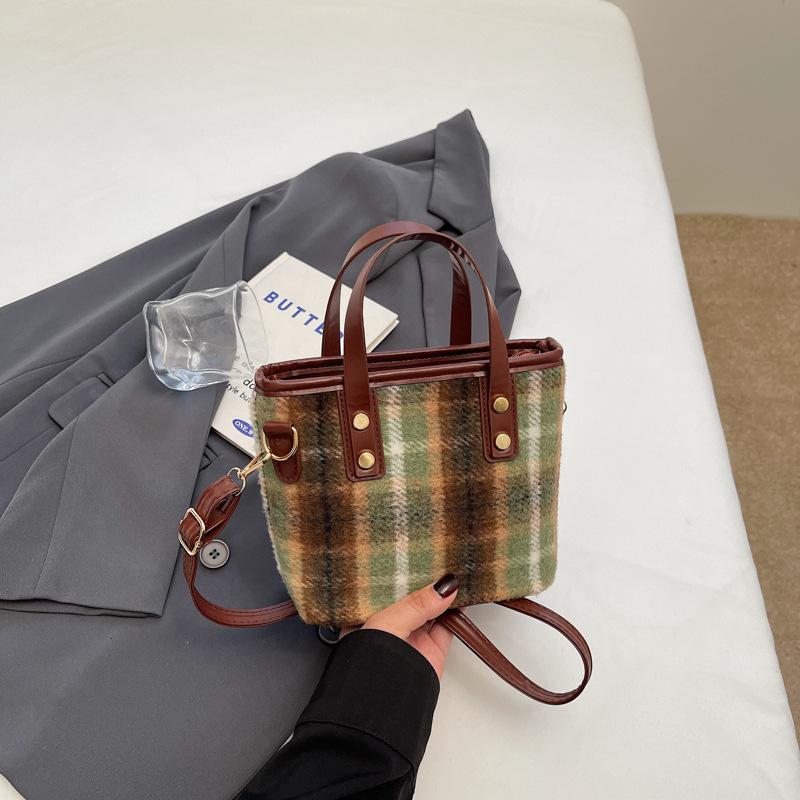 

This year s popular small bag women s niche design 2025 new fashion shoulder messenger bag foreign style portable bucket bag