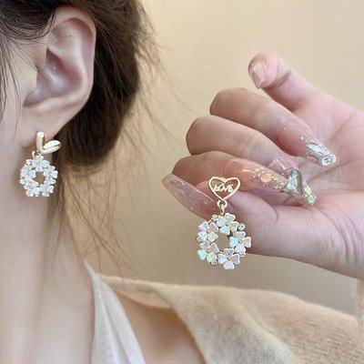 Liebe Liebe Spleißgirlande Ohrringe Ohrringe Damen Nischen-Design High-End Ohrringe Ohrringe Temperament High-End